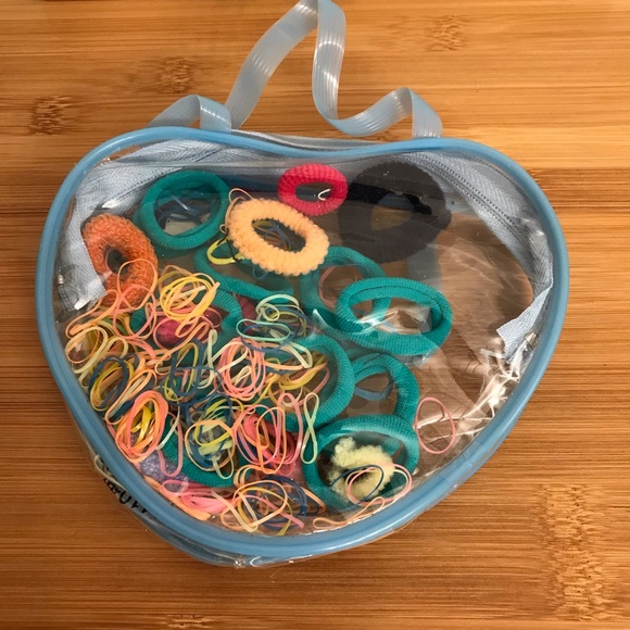 Expressions Hair Accessory Set - Picture 2 of 4